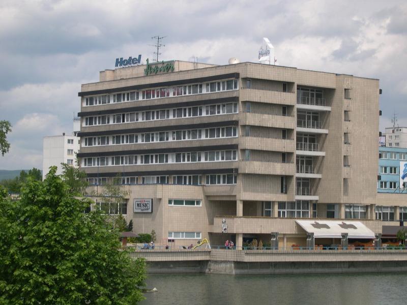 Garni Hotel Junior ブラチスラヴァ エクステリア 写真