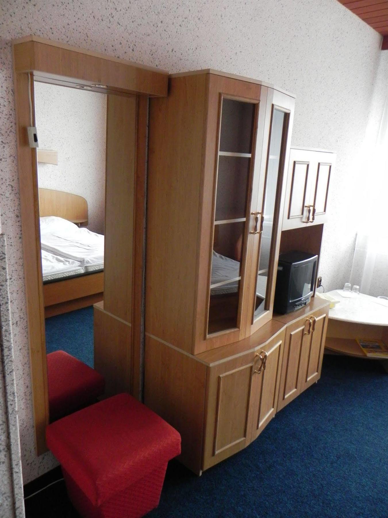 Garni Hotel Junior ブラチスラヴァ エクステリア 写真