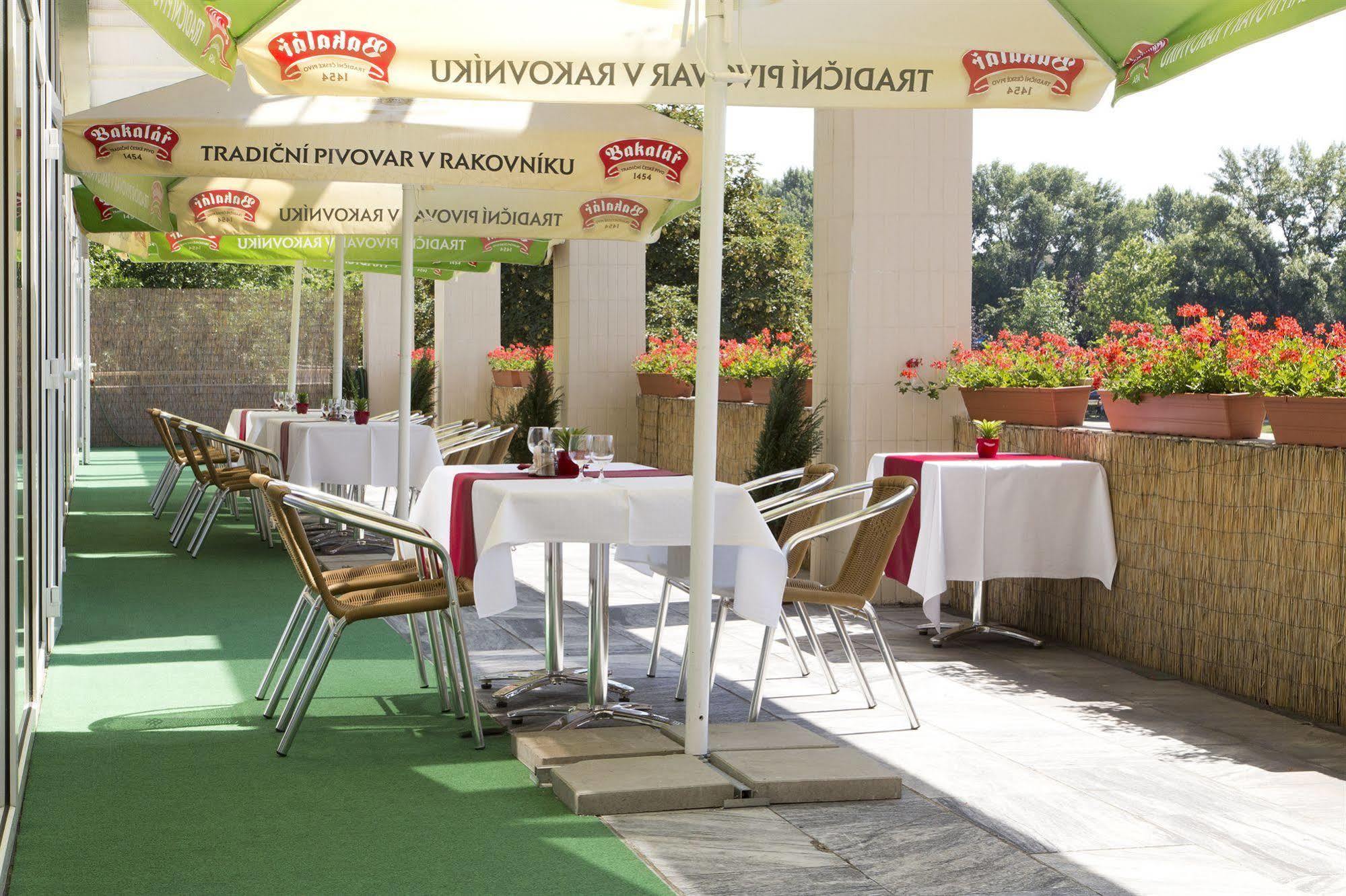 Garni Hotel Junior ブラチスラヴァ エクステリア 写真
