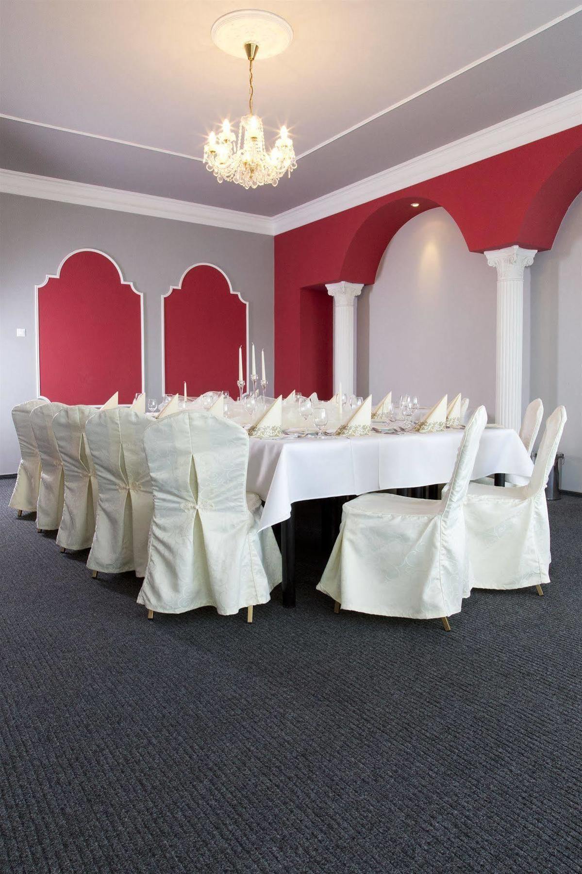 Garni Hotel Junior ブラチスラヴァ エクステリア 写真
