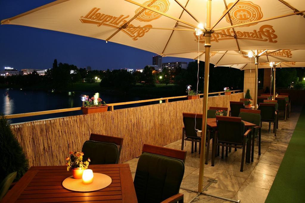 Garni Hotel Junior ブラチスラヴァ エクステリア 写真