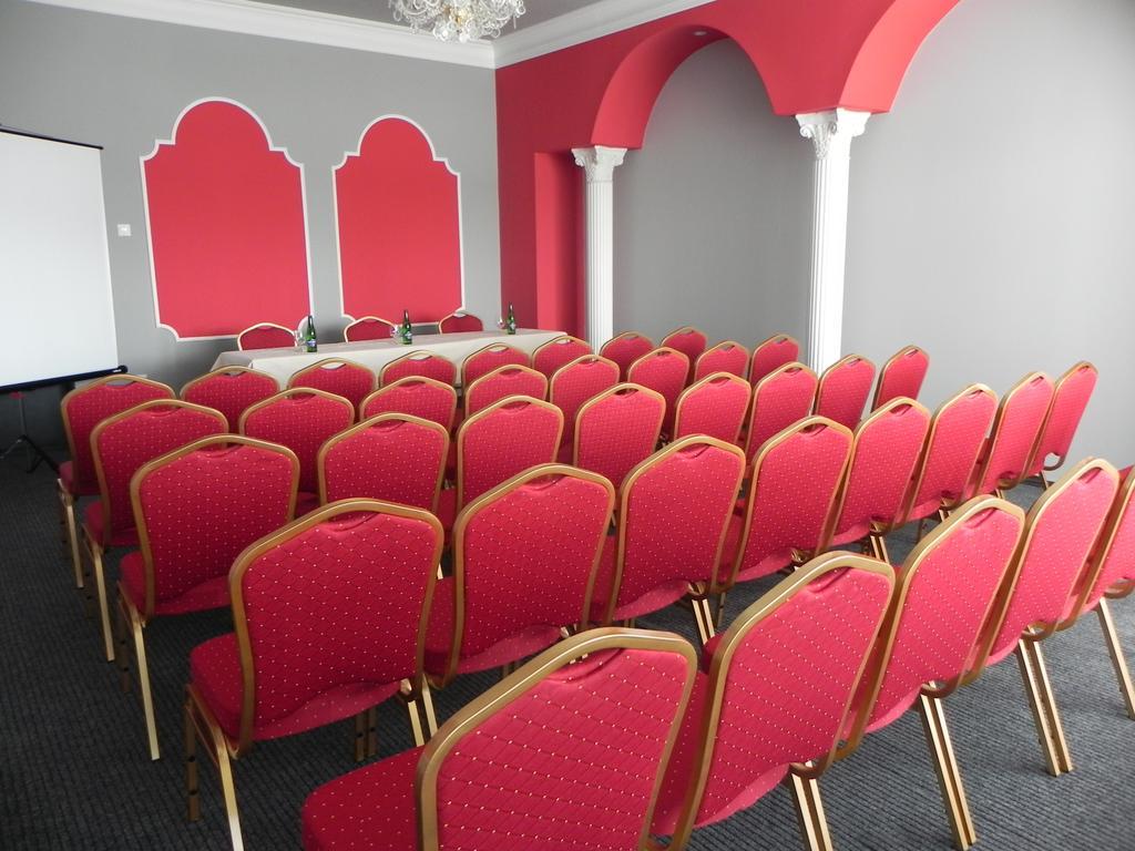 Garni Hotel Junior ブラチスラヴァ エクステリア 写真
