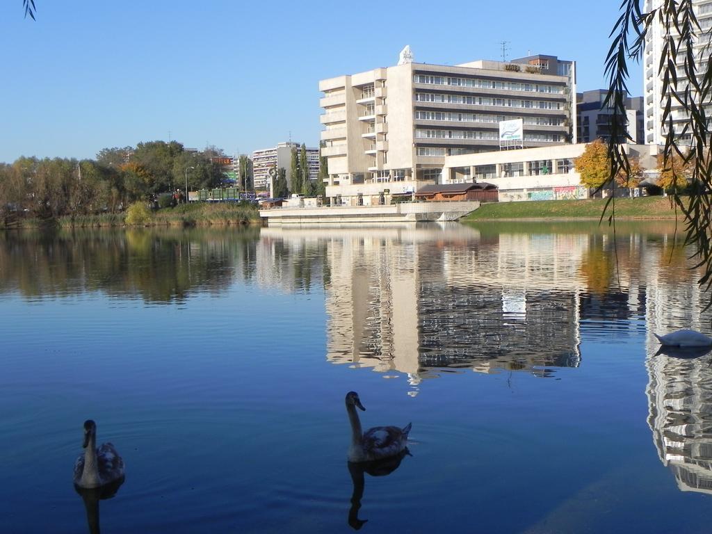 Garni Hotel Junior ブラチスラヴァ エクステリア 写真